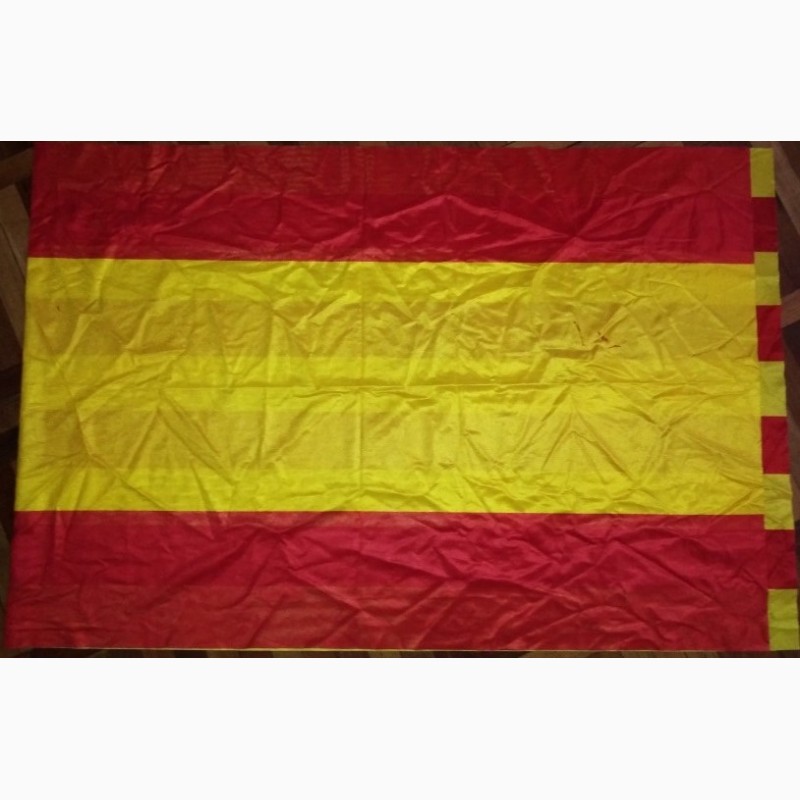 Фото 2. Испанский и каталонский флаги, 2в1