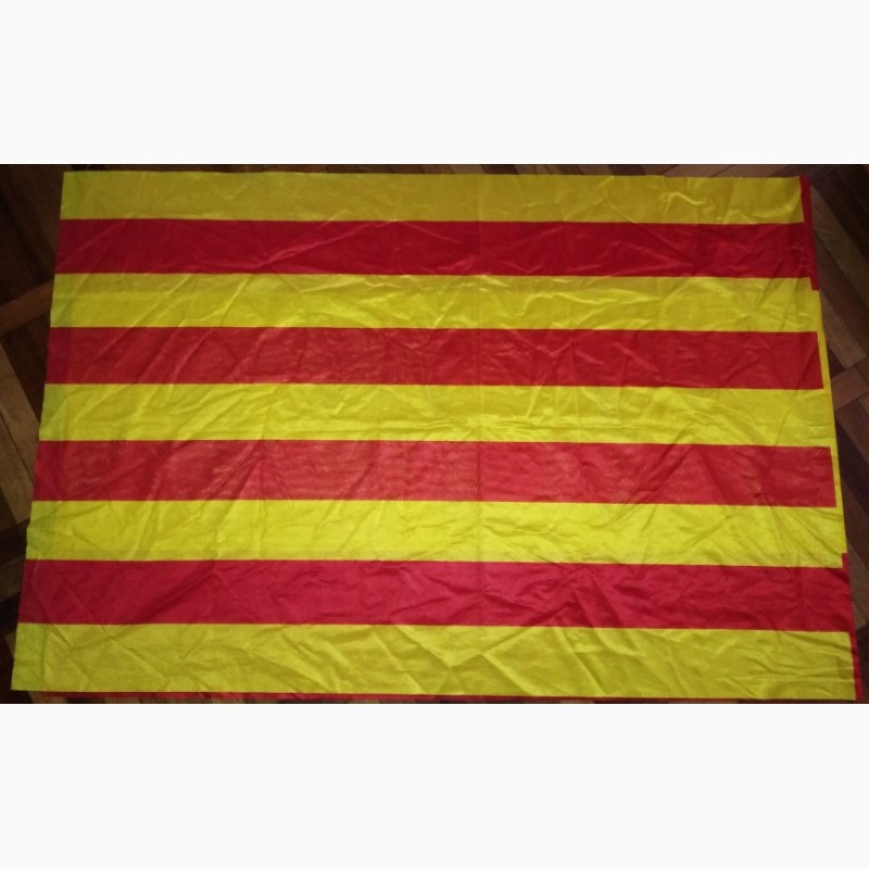 Фото 3. Испанский и каталонский флаги, 2в1