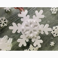 Снежинки из пенопласта