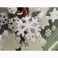 Снежинки из пенопласта
