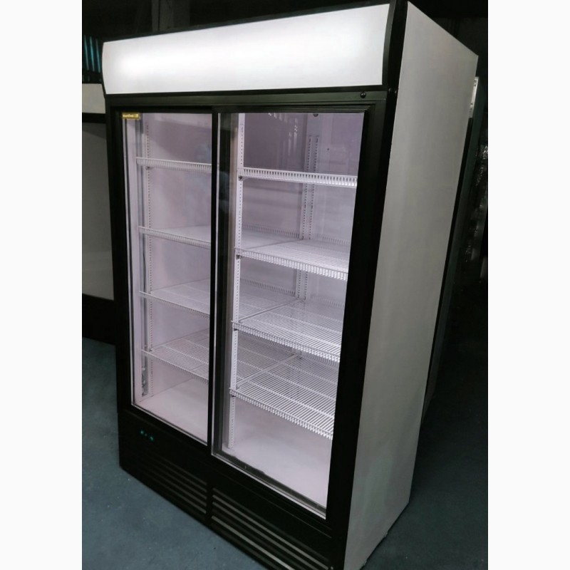 Фото 2. Большой вертикальный холодильный шкаф. Отличный витринный холодильник