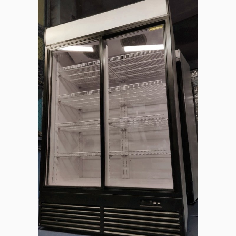Фото 3. Большой вертикальный холодильный шкаф. Отличный витринный холодильник