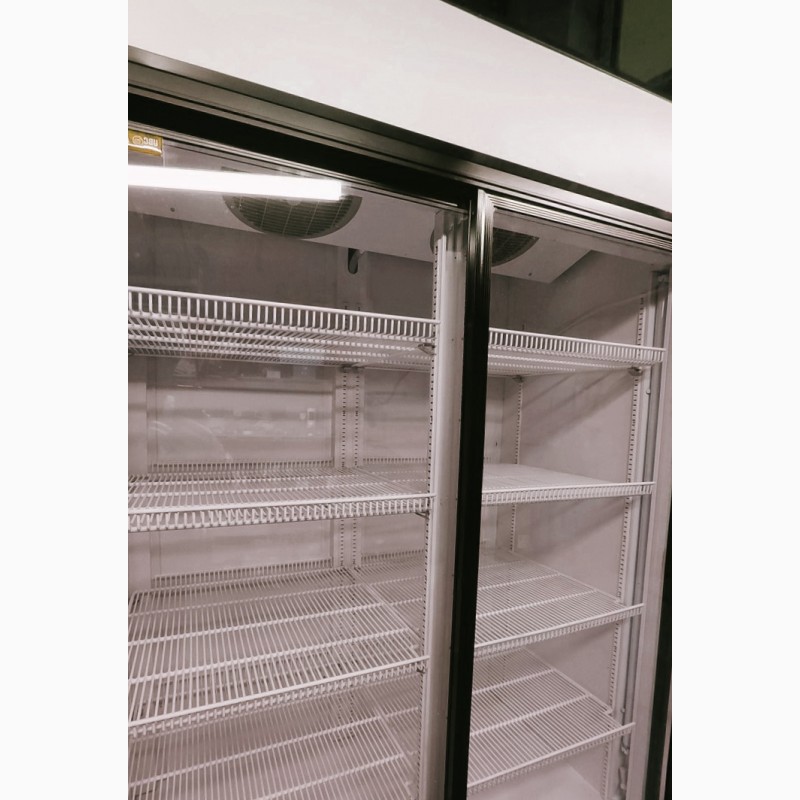 Фото 5. Большой вертикальный холодильный шкаф. Отличный витринный холодильник