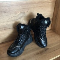 Чорні утеплені кросівки жіночі