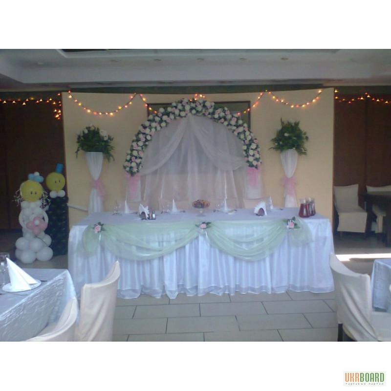 Украшение свадебных залов шарами, цветами, тканями