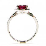 Серебряное кольцо с рубином 2,00 карат и цирконами. НОВОЕ (Код: 00124)