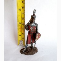 Оловянная миниатюра крестоносец