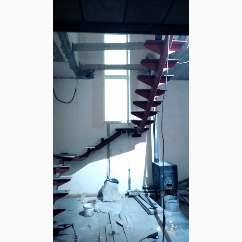 Фото 15. Лестница из металла