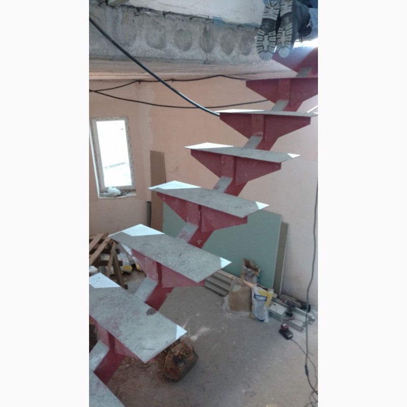 Фото 2. Лестница из металла