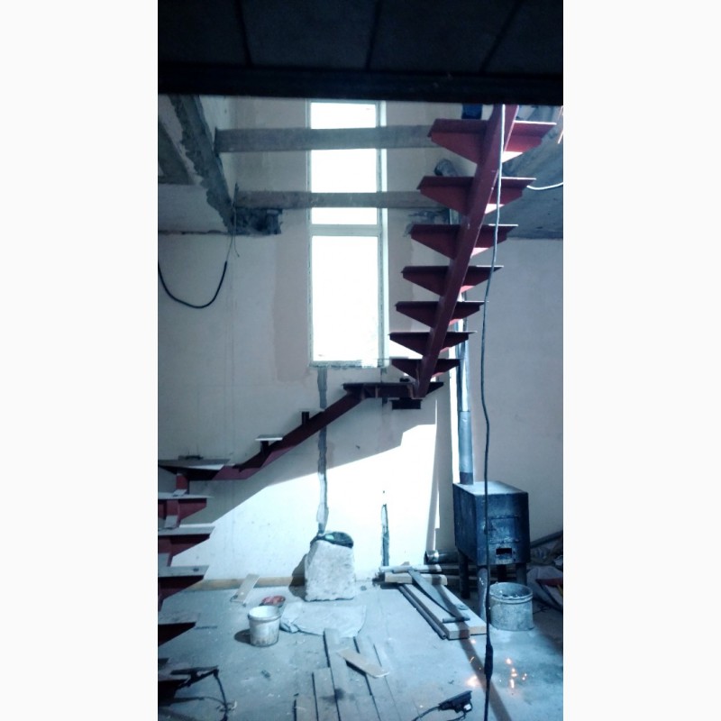 Фото 3. Лестница из металла