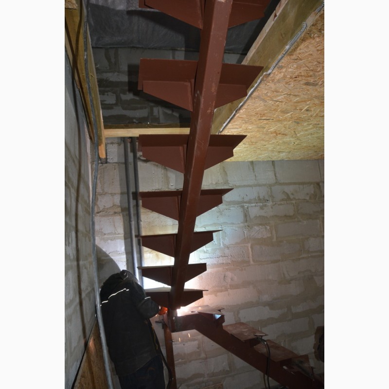 Фото 4. Лестница из металла