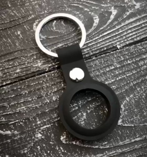 Фото 13. Брелок с кольцом Apple AirTag Silicone Key Ring Black (HC) изготовлен из силикона