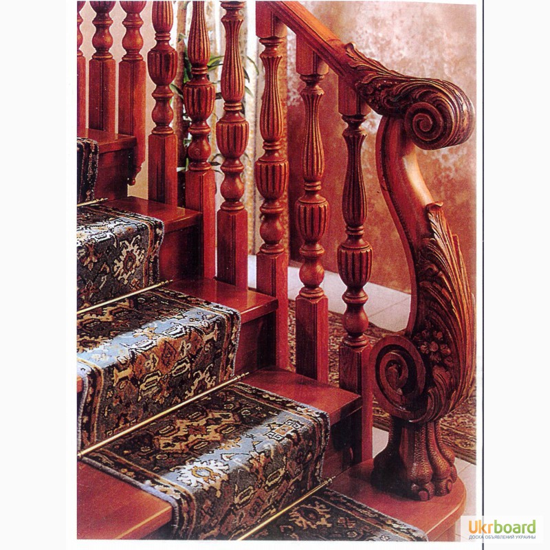 Фото 8. Деревянные столбы и опоры для лестниц