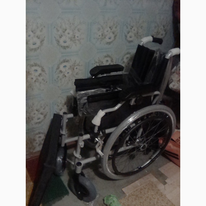 Фото 3. Продам комнатно-дорожную инвалидную коляску