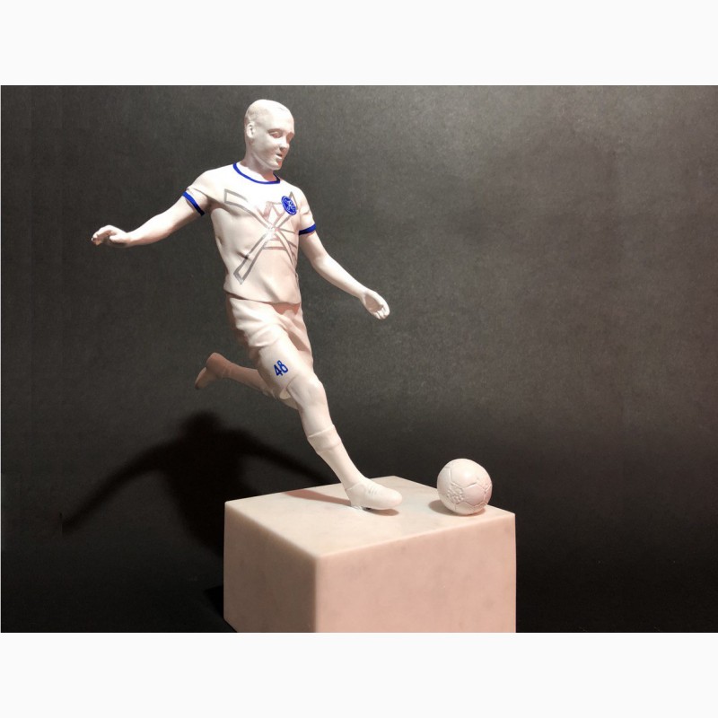 Фото 2. Создание статуэток футболистов по фотографии