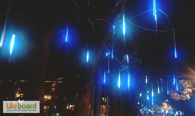 Фото 2. Дерево+ с сосульками. Уличная подсветка деревьев