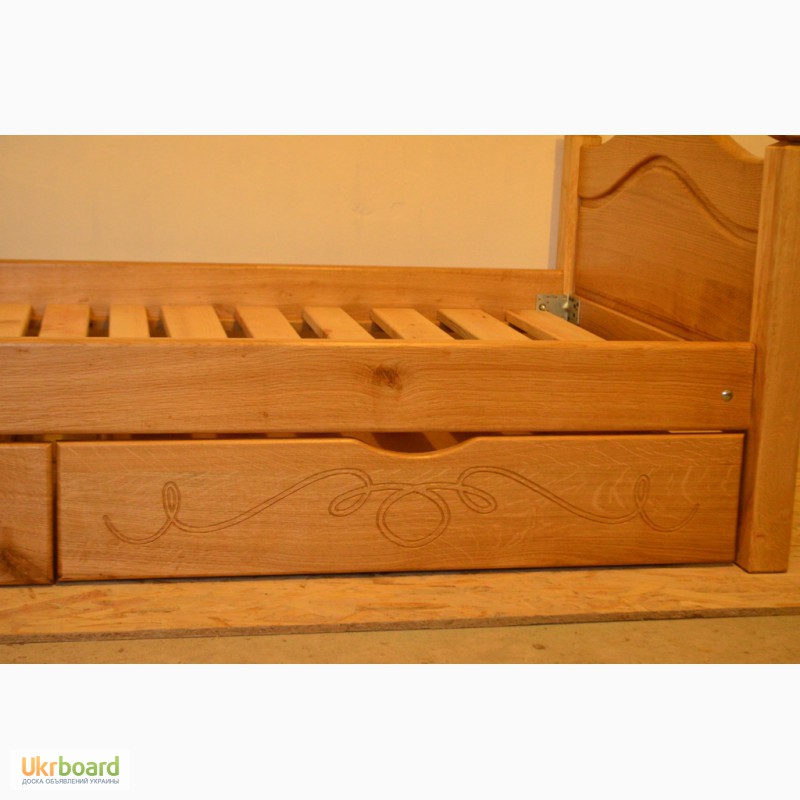 Фото 4. Односпальне дерев яне дубове ліжко