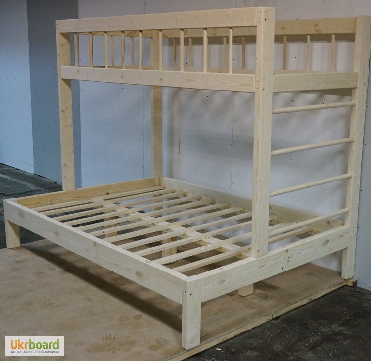 Фото 4. Двухъярусные деревянные кровати