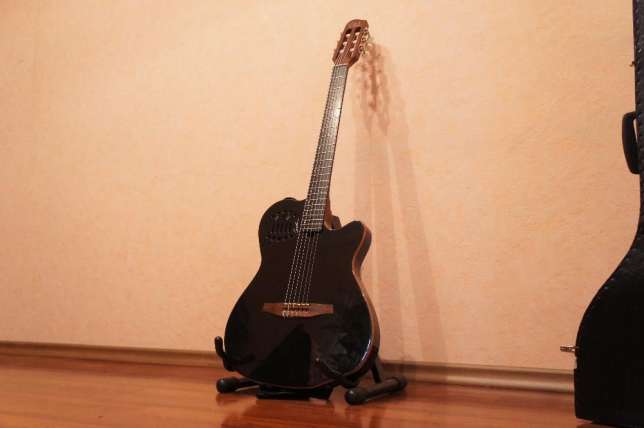 Фото 3. Продам классическую электро гитару Godin ACS Slim (SA) Black Pearl