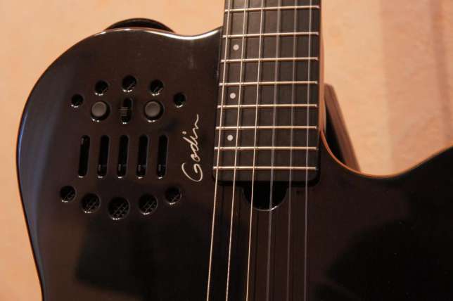 Фото 4. Продам классическую электро гитару Godin ACS Slim (SA) Black Pearl