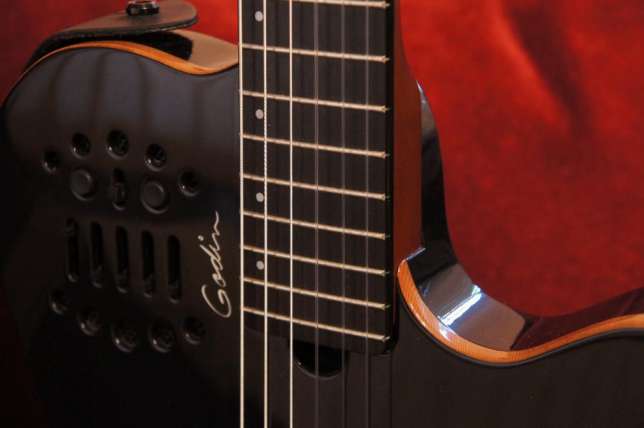 Фото 5. Продам классическую электро гитару Godin ACS Slim (SA) Black Pearl