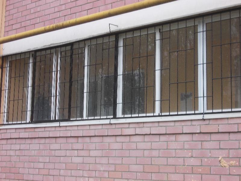 Фото 3. Решетки на окна, кованая
