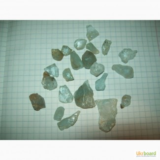 Осколки кристаллов голубого топаза 1-4 см