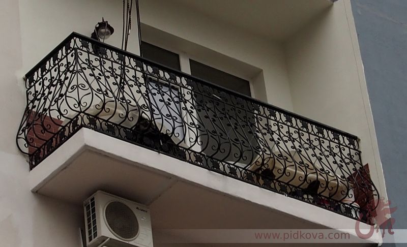 Фото 17. Кованые французские балконы, перила