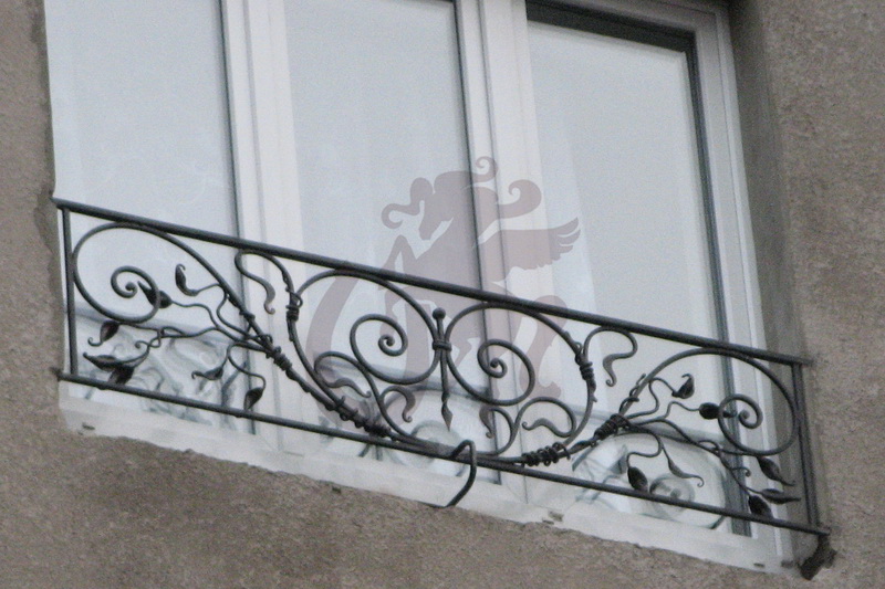 Фото 8. Кованые французские балконы, перила