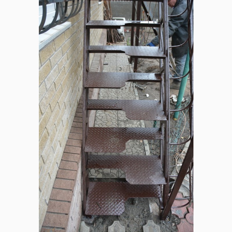 Фото 17. Лестницы из металла, наружные. Броневик Днепр