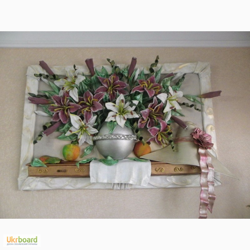 Фото 2. Продам авторскую картину из натуральной кожи Натюрморт с лилиями