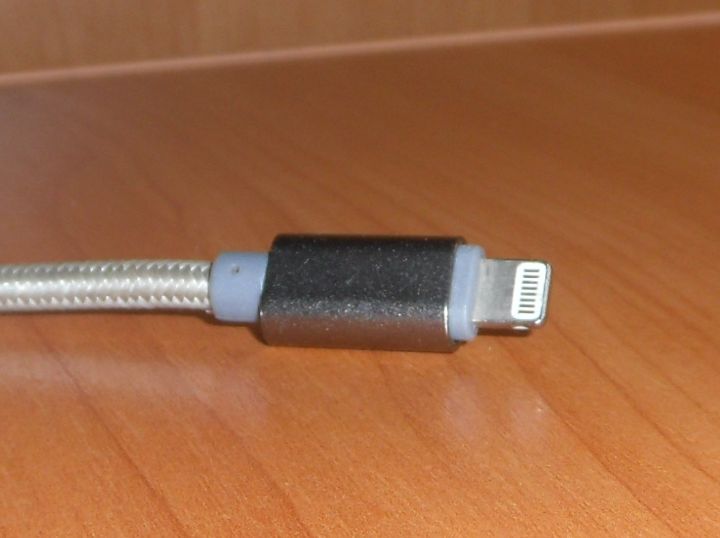 Фото 3. USB кабель для iPhone