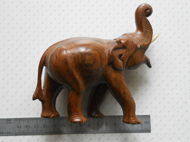 Фото 12. Деревянный слон ручной работы