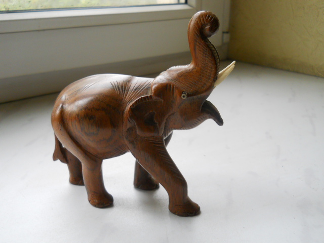 Фото 3. Деревянный слон ручной работы