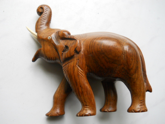 Фото 6. Деревянный слон ручной работы