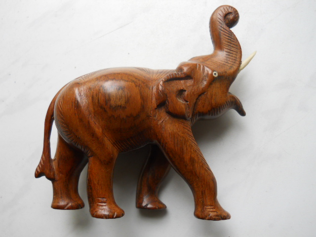 Фото 7. Деревянный слон ручной работы