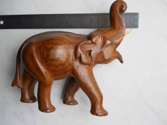 Фото 8. Деревянный слон ручной работы