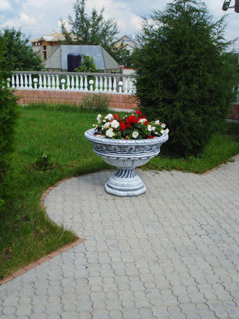 Вазон садовый в Харькове