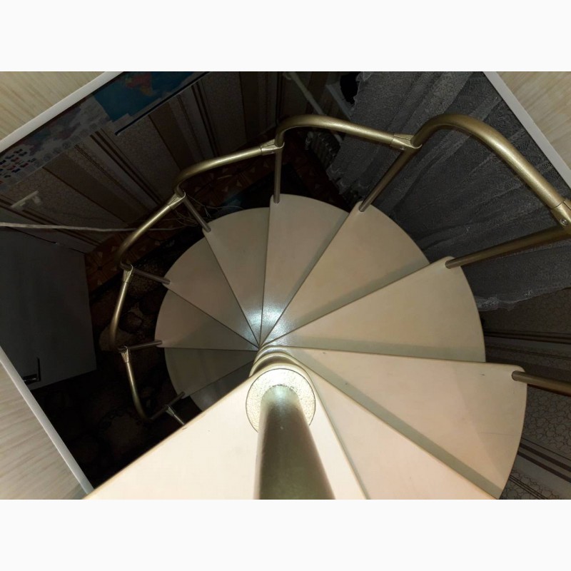 Фото 9. Лестницы изменяемой планировки винтовые двухшпиндельные Варио
