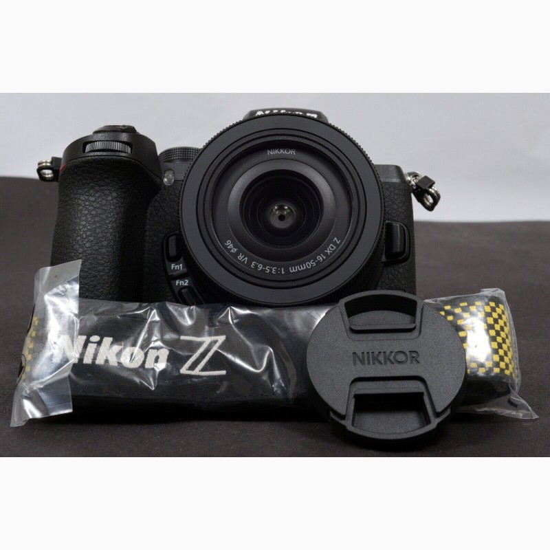 Фото 4. Камера Nikon Z 50 с объективом Nikkor Z DX 16-50 мм