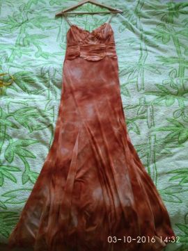 Платье с шарфиком коричневое