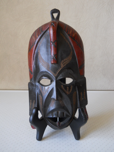 Фото 2. Африканская маска из дерева