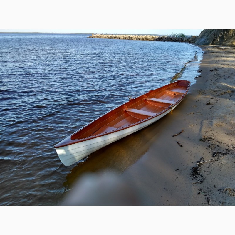 Фото 2. Деревянная лодка Аннаполис