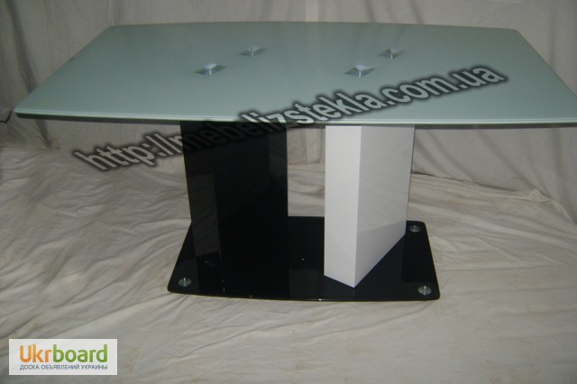 Фото 11. Недорогие модели качественных стеклянных столов