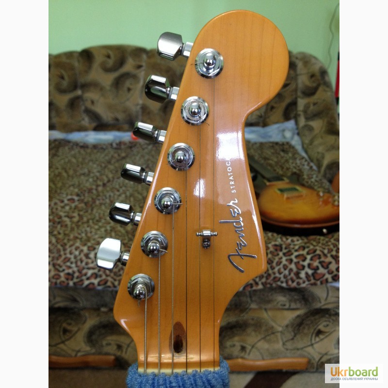Фото 2. Продам Fender American Deluxe V-neck Stratocaster 2003
