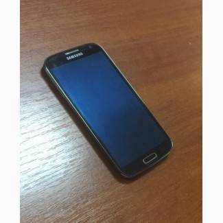 Samsung I9500 Galaxy S4 (Black Edition) в идеальном состоянии + наушники + коробка