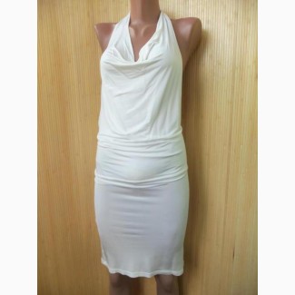 Нарядное белое платье мини по фигуре с открытой спиной