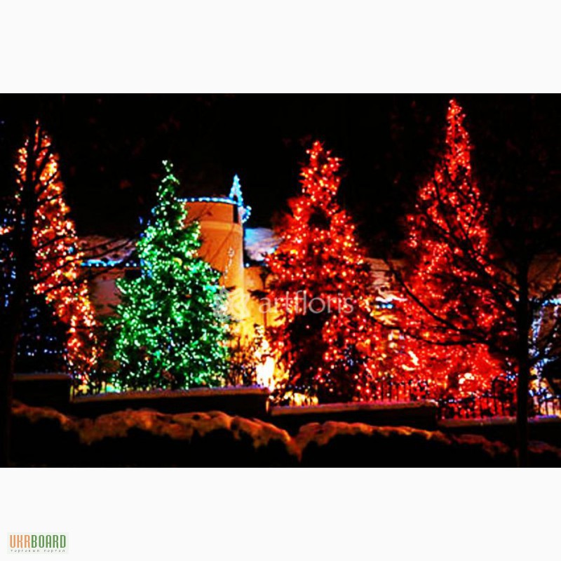Фото 2. Иллюминация уличных елок, украшение елки гирляндами и мотивами, новогоднее оформление к но