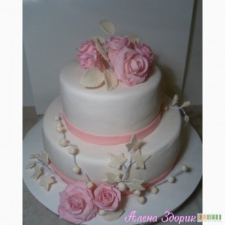 Свадебный 2-х ярусный торт с розами и веточками фрезий