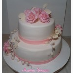 Свадебный 2-х ярусный торт с розами и веточками фрезий